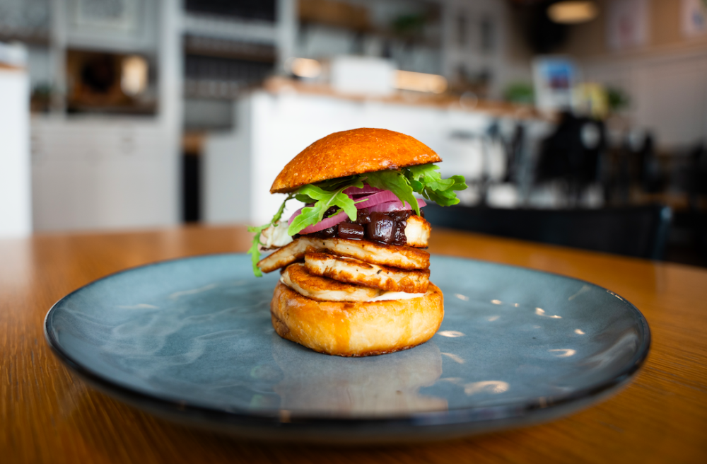 Oslavy, přátelská setkání a vy jen pobíháte v kuchyni? Nechte jídlo na nás!